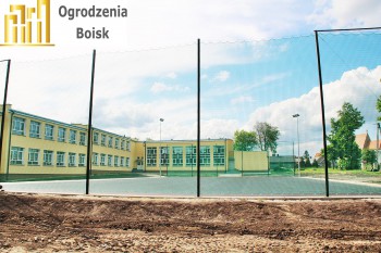 Boisko sportowe - zabezpieczająca siatka na boisko - Osłonowe siatki ochronne